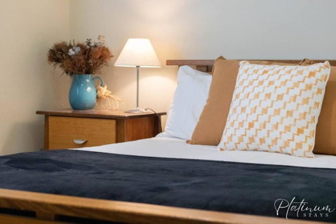 Magnolia By Lake - Accommodation Port Hedland 0