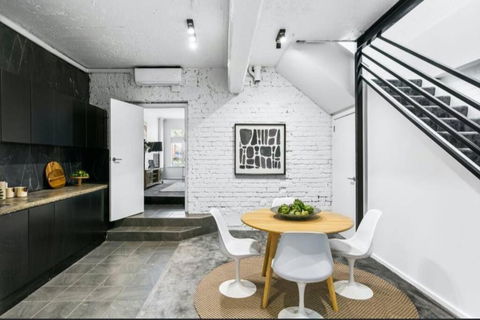 MANHATTAN STYLE 3 STORY LUXURY IN ST PETERS - Accommodation Port Hedland 1