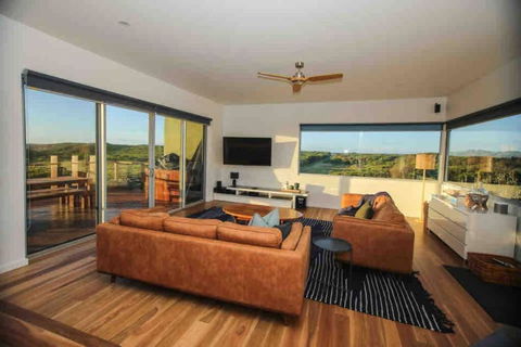 Martyrs Lookout - Luxury Accommodation - Accommodation Port Hedland 2