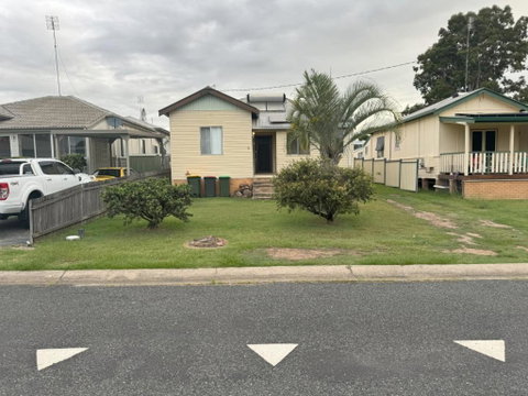 Massive 3 Bedroom Home With Backyard - Accommodation Port Hedland 3