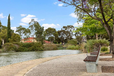 Mawson Lakes Retreat - 3BR, Wifi, Parking - Accommodation Port Hedland 3