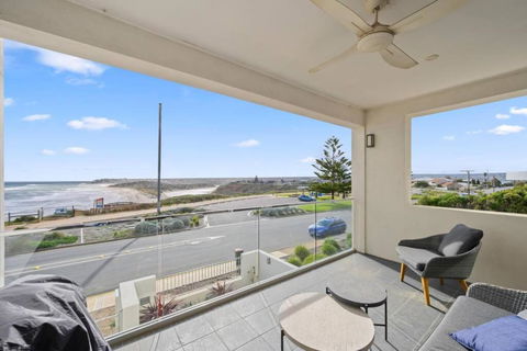 Meander - Port Noarlunga South - C21 SouthCoast Holidays - Accommodation Port Hedland 1
