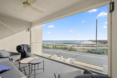 Meander - Port Noarlunga South - C21 SouthCoast Holidays - Accommodation Port Hedland 2
