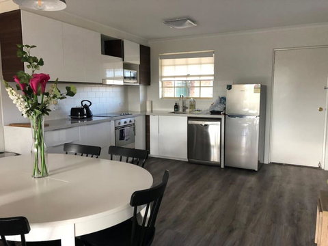 Modern 2BR Apartment With Parking - Accommodation Port Hedland 2