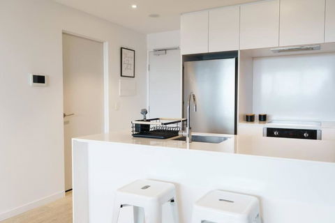 Modern 1 Bed Opposite Racecourse - Accommodation Port Hedland 0