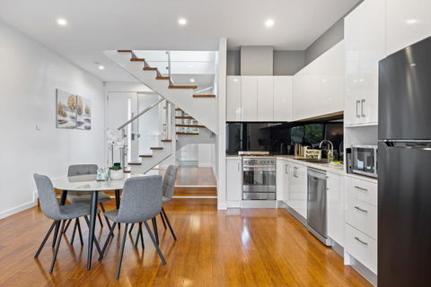 Modern 2-Bed Home In Brunswick With Courtyard - Accommodation Port Hedland 3