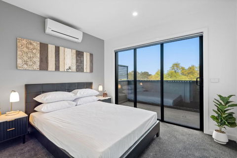 Modern 2-Bed Home In Brunswick With Courtyard - Accommodation Port Hedland 1