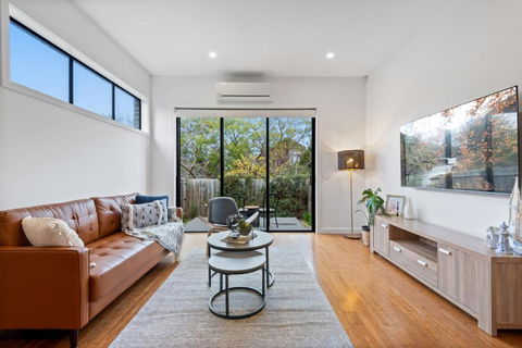 Modern 2-Bed Home In Brunswick With Courtyard - Accommodation Port Hedland 0