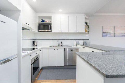 Modern And Homely 2BR Burke Crescent Apartment - Accommodation Port Hedland 3