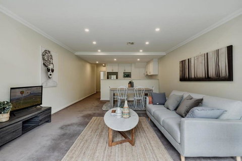 Modern Apartment In The Heart Of Canberra - Accommodation Port Hedland 2