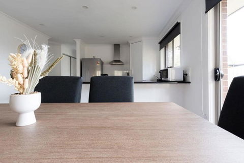 Modern Delight: Cosy Home With Parking - Accommodation Port Hedland 3