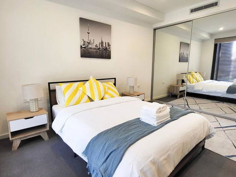 Modern Elegance: 2 Bedroom Oasis W/ Free Parking - Accommodation Port Hedland 0