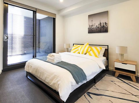 Modern Elegance: 2 Bedroom Oasis W/ Free Parking - Accommodation Port Hedland 2
