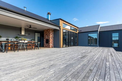 Modern Farmhouse - Accommodation Port Hedland 0