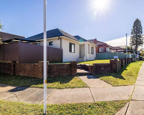 Modern Home In The Heart Of Bankstown - Accommodation Port Hedland 3