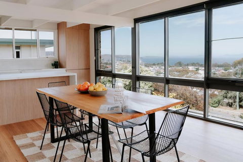 Modern Home Overlooking River - Accommodation Port Hedland 0