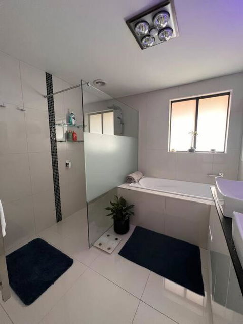 Modern Light Filled Home Near Beaches - Accommodation Port Hedland 1