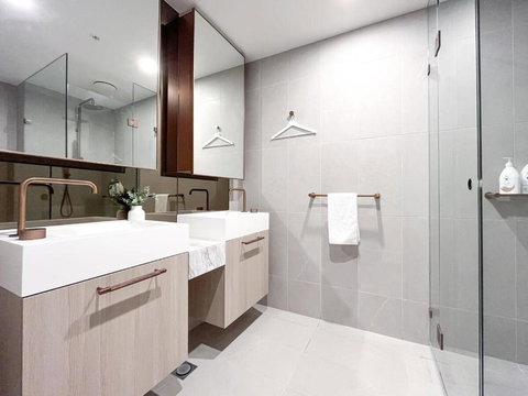 Modern Luxury 2B2B Sky Garden SmartTV - Accommodation Port Hedland 1