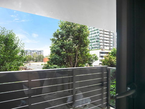 Modern Split Level 2Bed With Pool - Accommodation Port Hedland 2