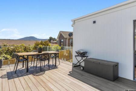 Mountain View Villa-close To Shops-10min To CBD - Accommodation Port Hedland 0