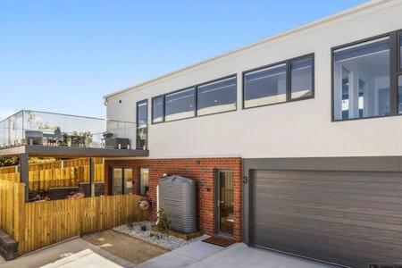 Mountain View Villa-close To Shops-10min To CBD - Accommodation Port Hedland 3