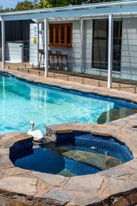 Neptune - 2BR Private Pool WiFi - Accommodation Port Hedland 2