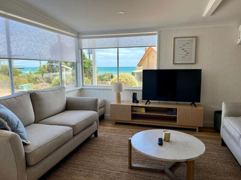 NEW Magpie Sands - 3 Bedroom Home - Downstairs Only, 1 Min Walk To Aldinga Beach - Accommodation Port Hedland 2