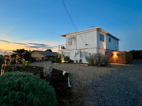 NEW Magpie Sands - 3 Bedroom Home - Downstairs Only, 1 Min Walk To Aldinga Beach - Accommodation Port Hedland 1