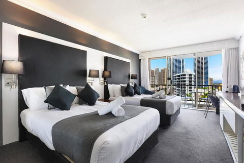 NEW Stunning Central Surfers Studio Apartment. - Accommodation Port Hedland 0