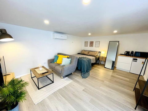 Newly Renovated Contemporary Private Studio Near Hobart CBD And Airport - Accommodation Port Hedland 0