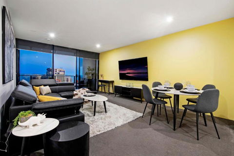 OCEAN VIEW - One Bedroom Spa Apartment - Circle On Cavill - Self Contained, Privately Managed - Accommodation Port Hedland 2