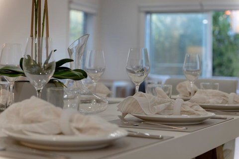 Newsom House - Stylish & Elegant Home With 4 King Beds - Accommodation Port Hedland 1