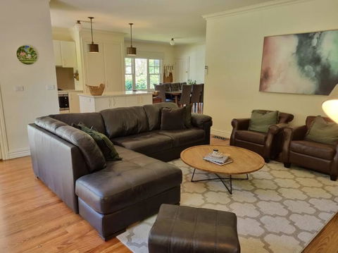 Noonan House, 5 Bedrooms. Hop & Skip To Town - Accommodation Port Hedland 3