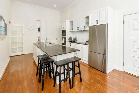 Normanville, Large Historic Three Bedroom Home - Accommodation Port Hedland 2