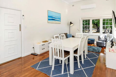 Normanville, Large Historic Three Bedroom Home - Accommodation Port Hedland 3