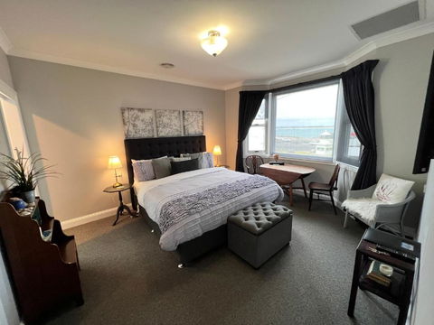 Number 10 -King Bed With Breakfast - Accommodation Port Hedland 0