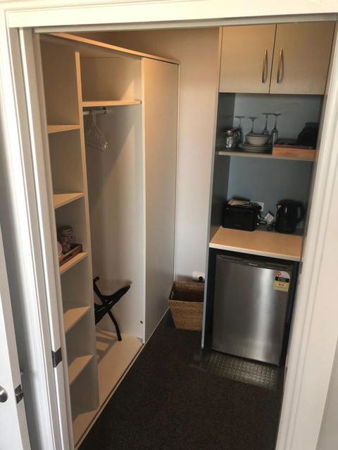 Number 10 -King Bed With Breakfast - Accommodation Port Hedland 2