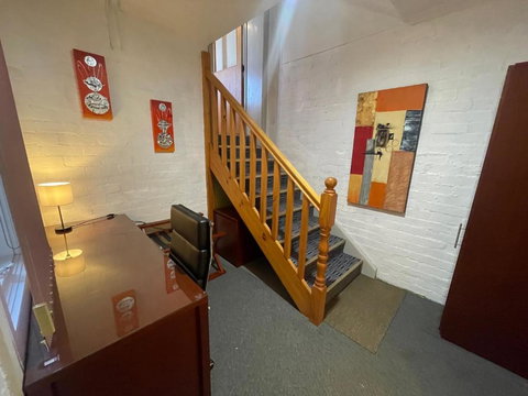 Oakleigh House - Accommodation Port Hedland 2