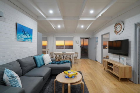 OCEA84 - Quinns Beach Shack: Ocean Views - Accommodation Port Hedland 3