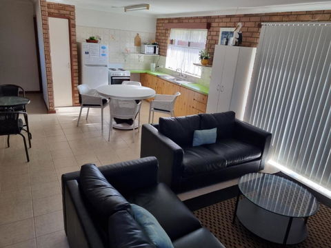 Ocean Beach Chalet 16 - Accommodation Port Hedland 2