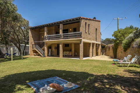 Ocean Close - Spacious Beach House - Accommodation Port Hedland 0