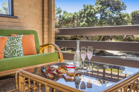 Ocean Close - Spacious Beach House - Accommodation Port Hedland 3