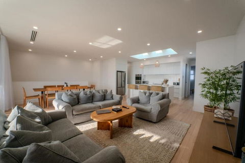 Ocean Pearl, Entire Home On The Esplanade - Accommodation Port Hedland 1
