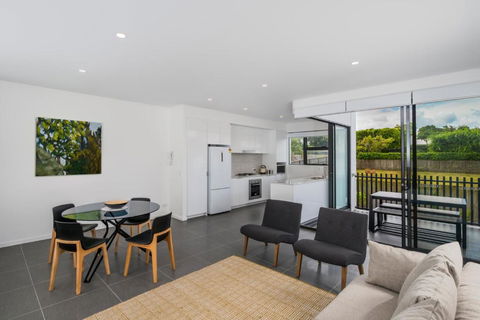 Oxford Steps - Executive 2BR Bulimba Apartment Across From The Park On Oxford St - Accommodation Port Hedland 1