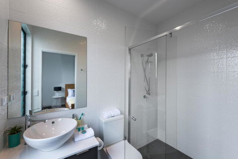 Oxford Steps - Executive 2BR Bulimba Apartment Across From The Park On Oxford St - Accommodation Port Hedland 2