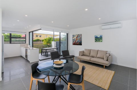 Oxford Steps - Executive 2BR Bulimba Apartment Across From The Park On Oxford St - Accommodation Port Hedland 0