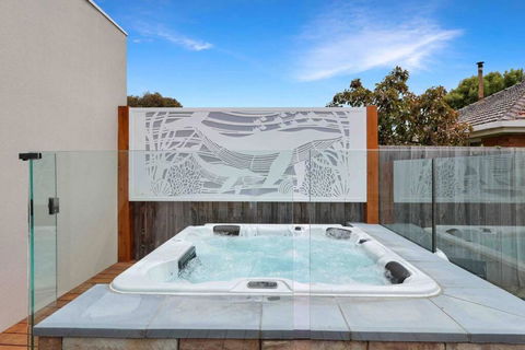 OG Spa Retreat- 3 Bedroom, Spa, Central, Aircon - Accommodation Port Hedland 0