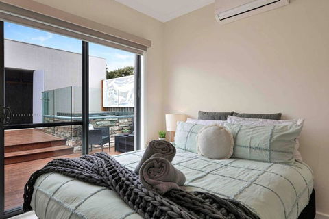 OG Spa Retreat- 3 Bedroom, Spa, Central, Aircon - Accommodation Port Hedland 1