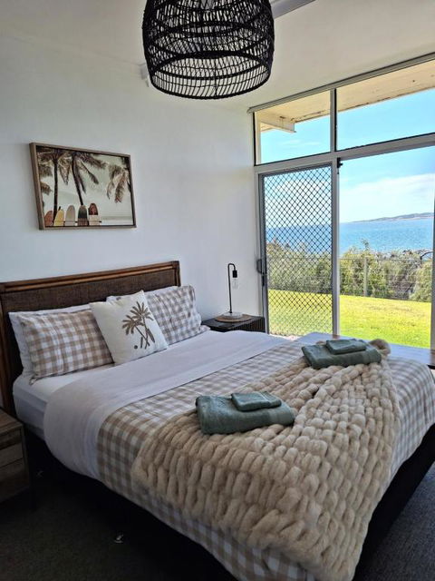 ON THE WATERS EDGE - Accommodation Port Hedland 3