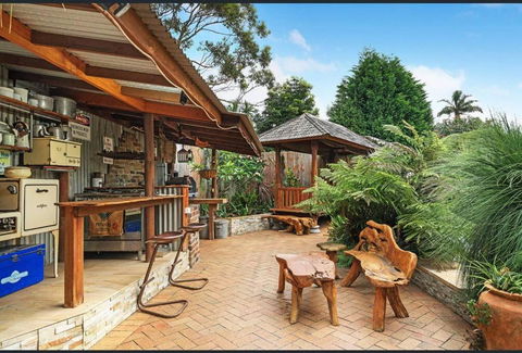 ONE OF A KIND Vacation Rental- Berkeley Vale - Accommodation Port Hedland 2